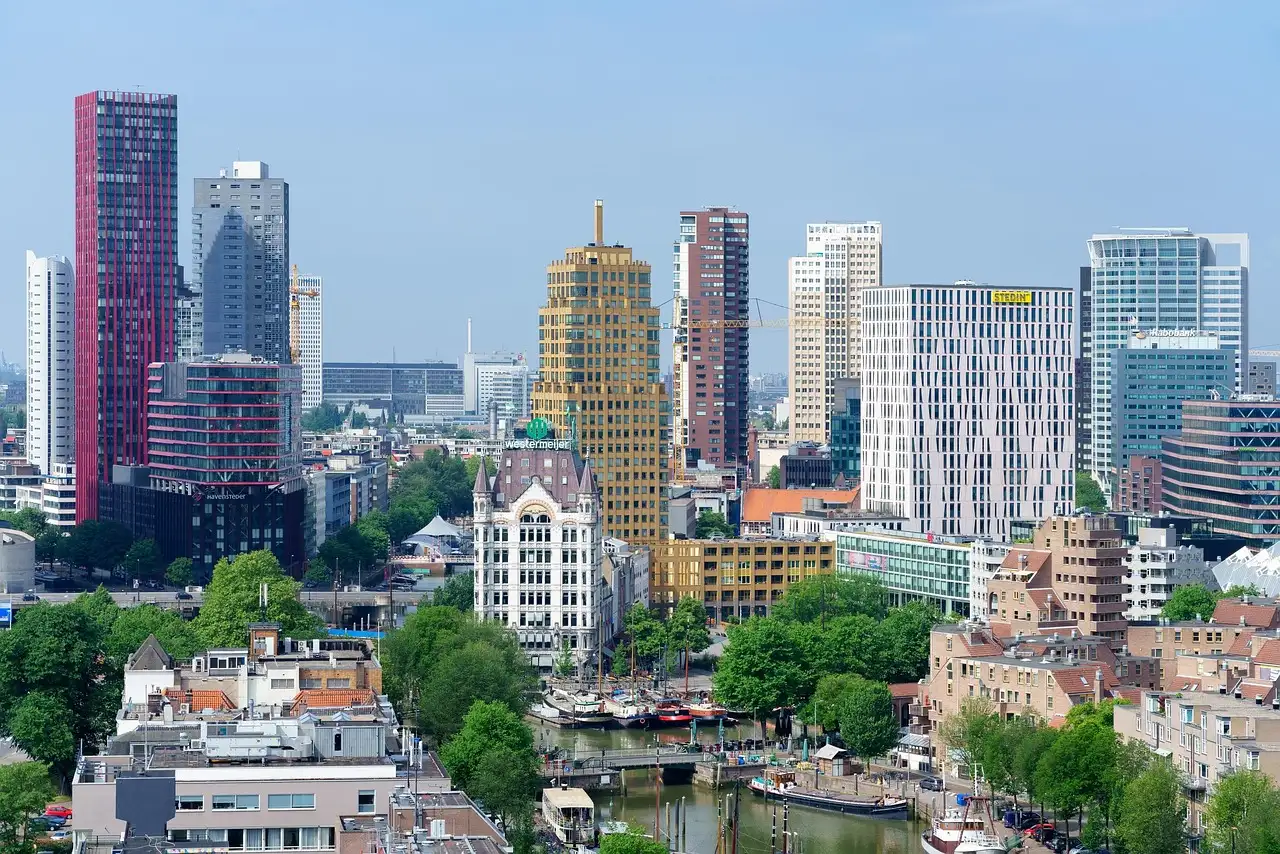 Hoe oud is de stad rotterdam