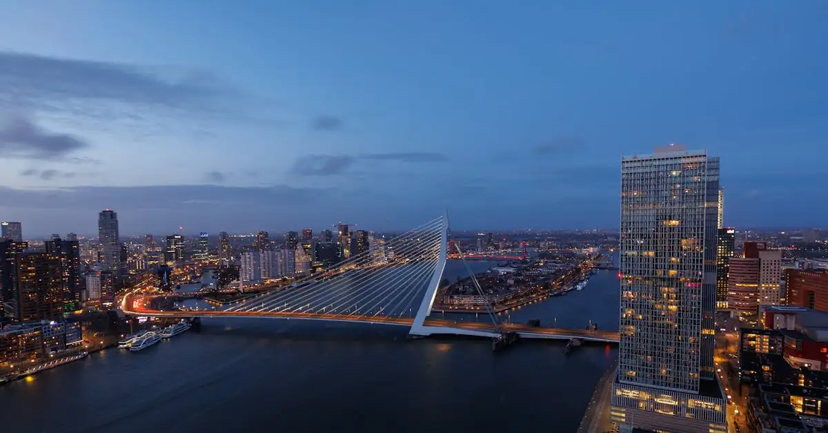 Waar komt de derde brug in Rotterdam?